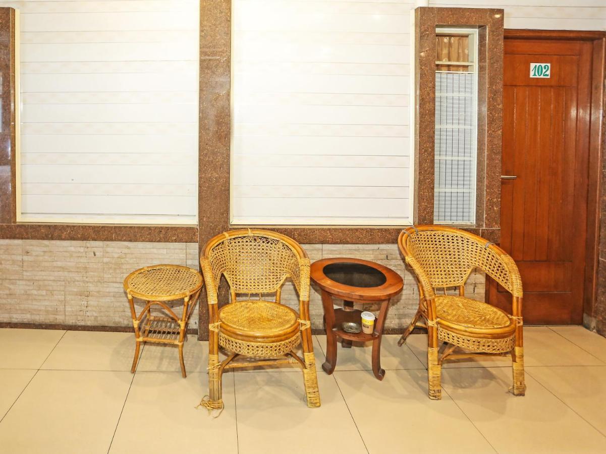 Oyo 92470 Hotel Sahabat 2 当格浪 外观 照片