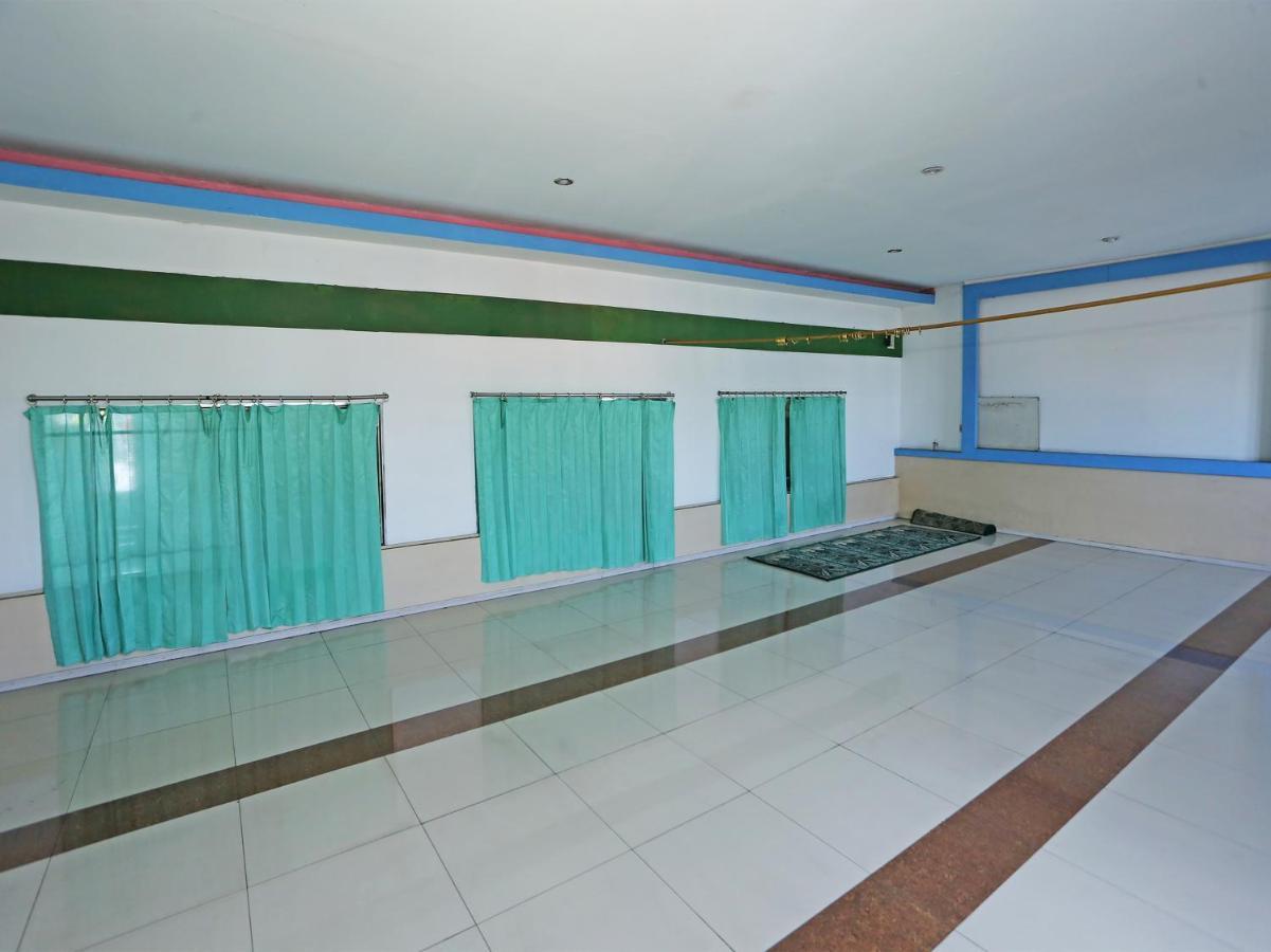 Oyo 92470 Hotel Sahabat 2 当格浪 外观 照片